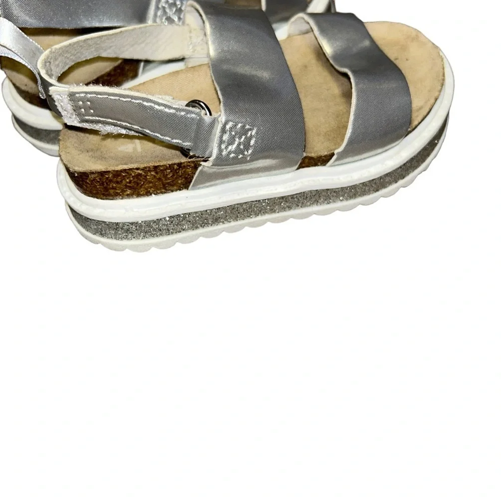 Carter’s  Carlyle toddler girls silver platform sandals child kid size 4 glitter